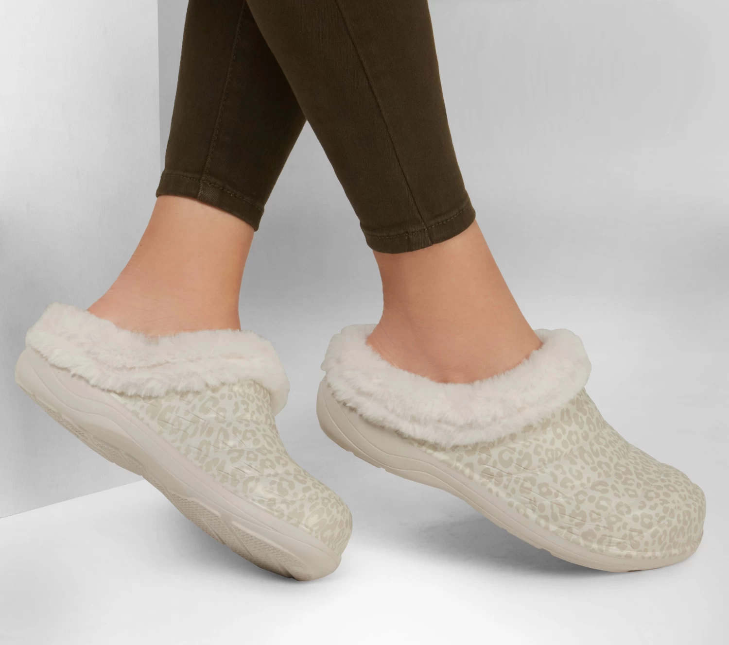 Skechers Foamies: Cozy Camper Lined - Snow Leopard 4 Skechers Foamies: Cozy Camper Lined - Snow Leopard - Image 2